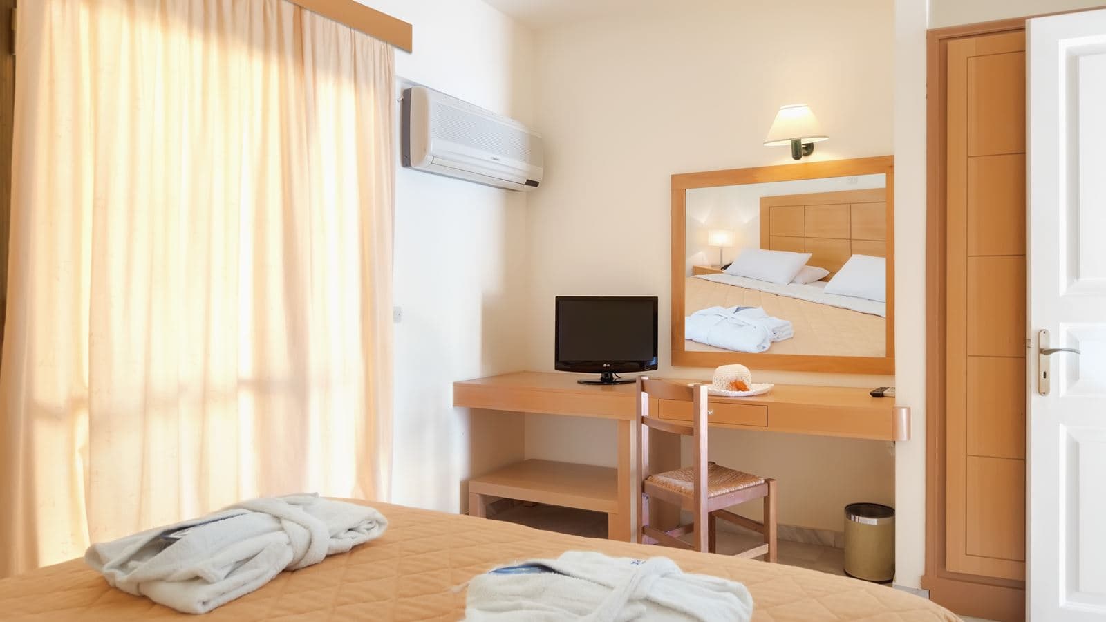 rooms-1-bedroom-apartment-side-sea-view