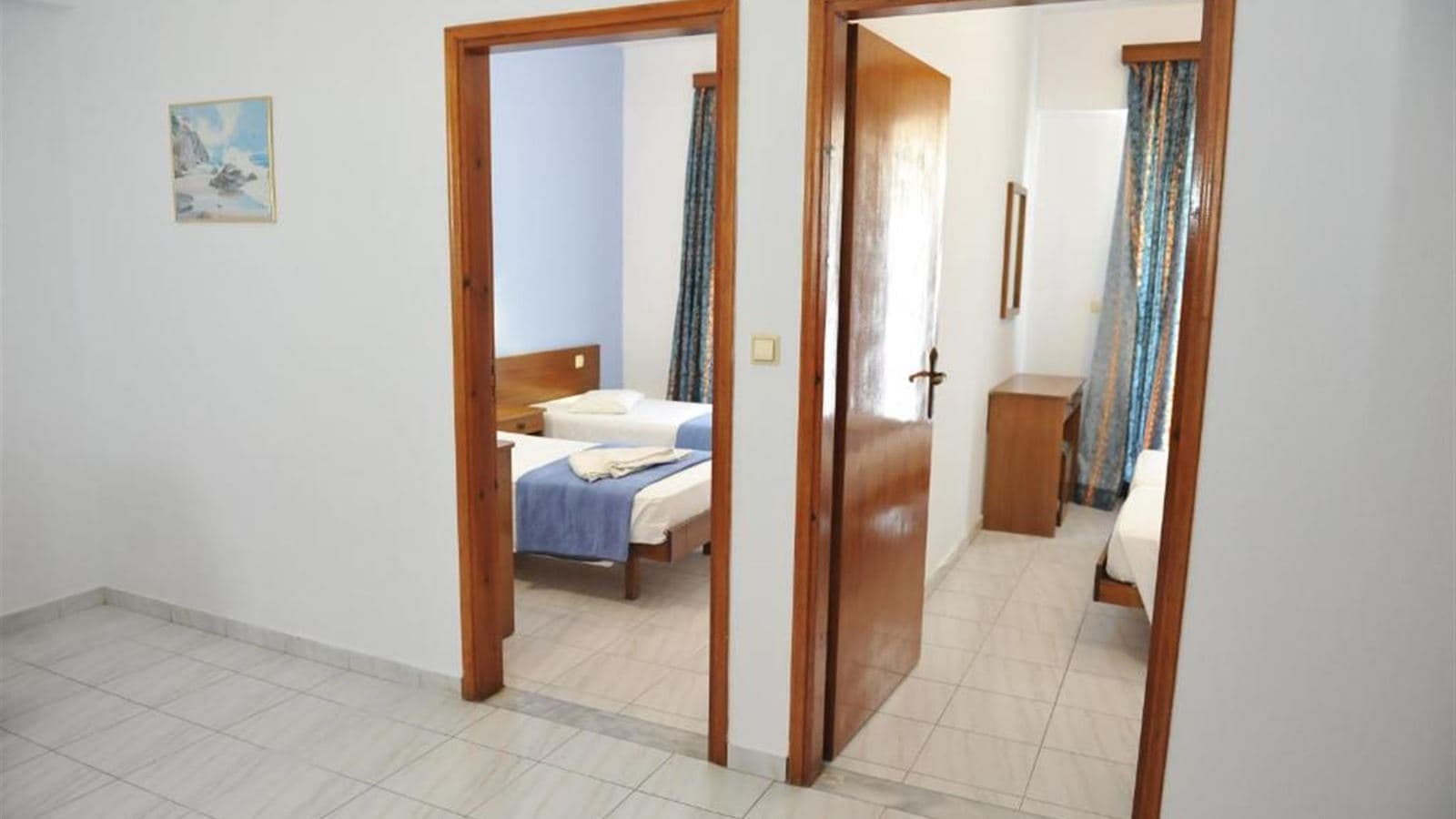 rooms-apartment-2-bedrooms-balcony-or-terrace