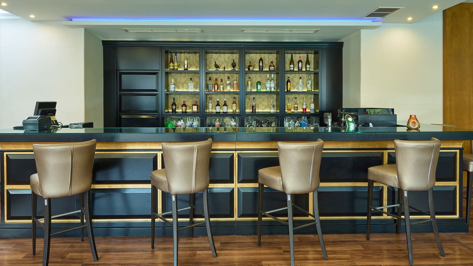 bars-main-bar