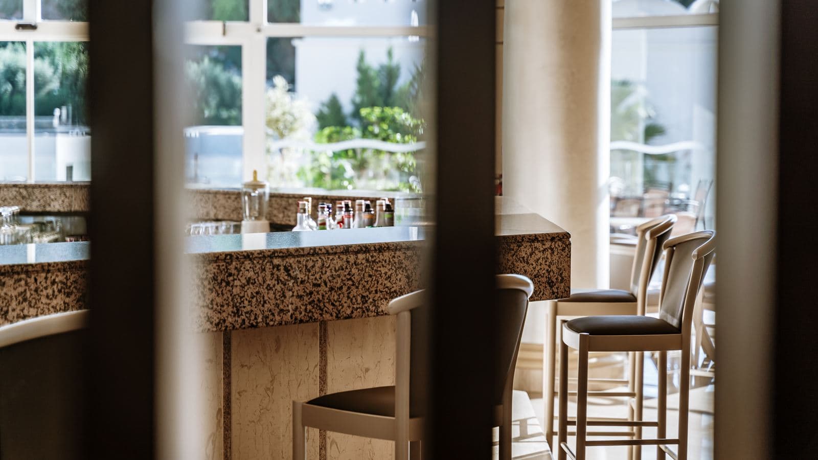 bars-main-bar