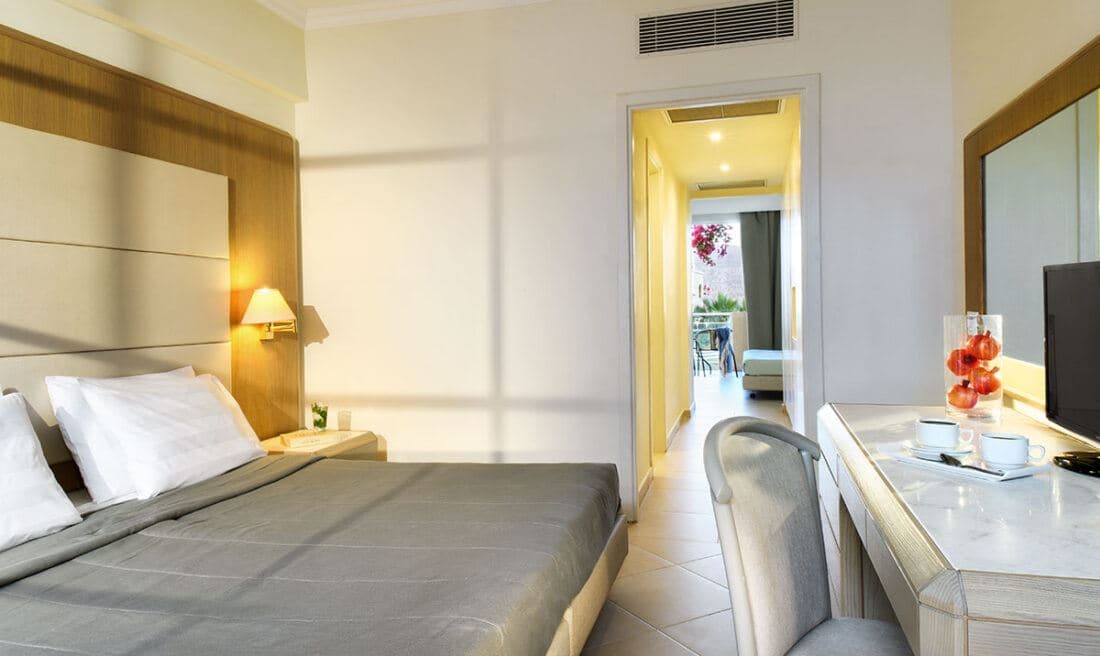 rooms-suite-garden-view-swim-up