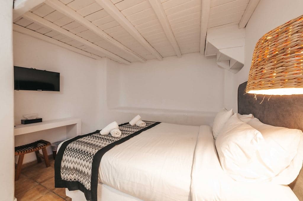 rooms-friends--family-suite-with-surrounding-view