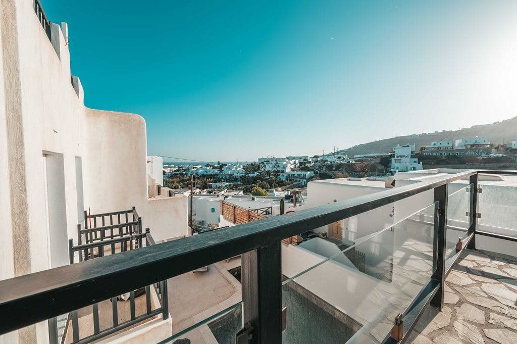 rooms-friends--family-suite-with-surrounding-view