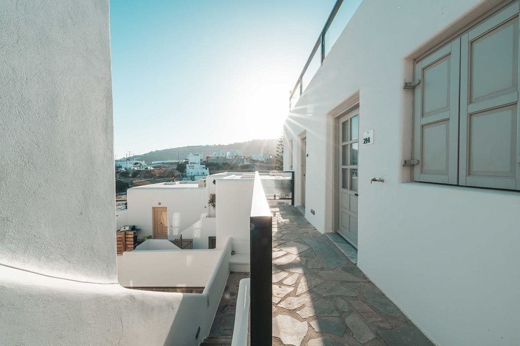 rooms-friends--family-suite-with-surrounding-view