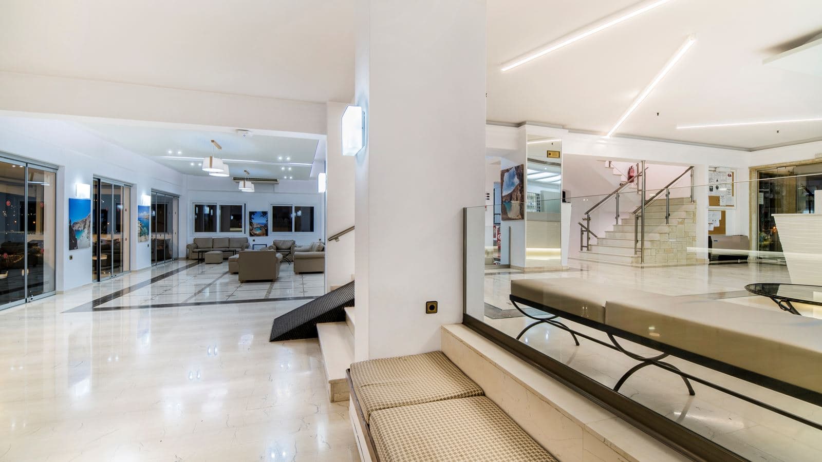 bars-lobby