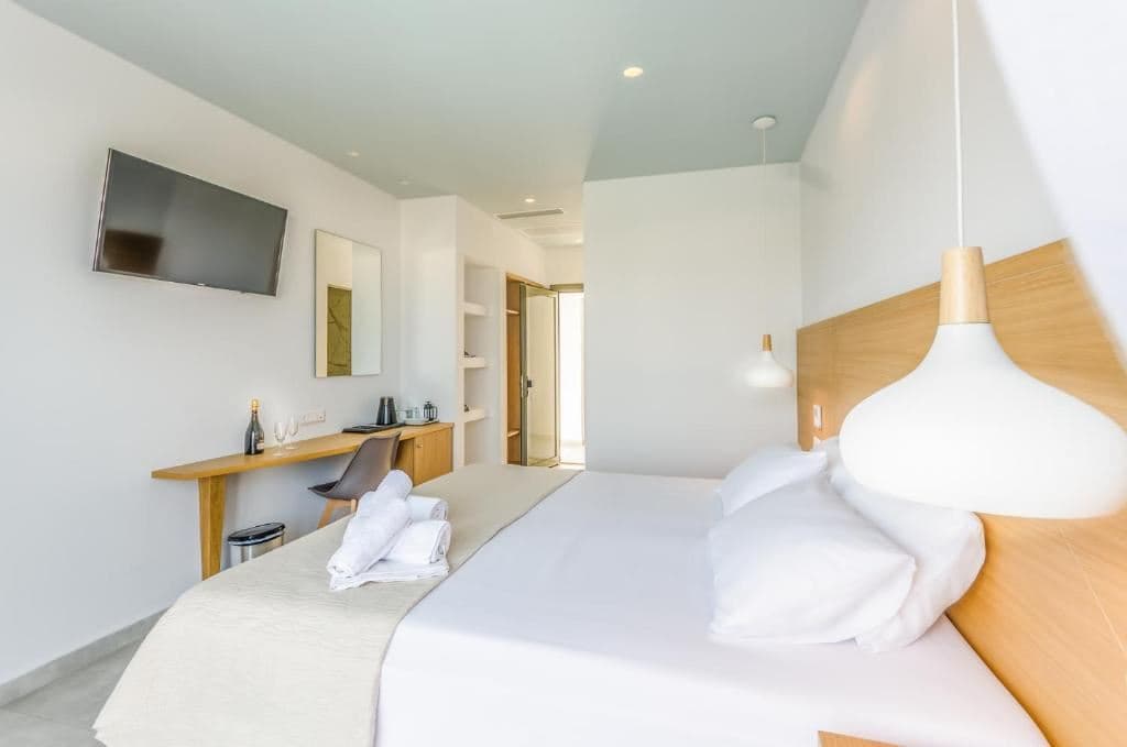 rooms-superior-room