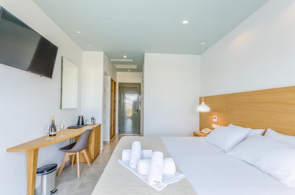 rooms-superior-room