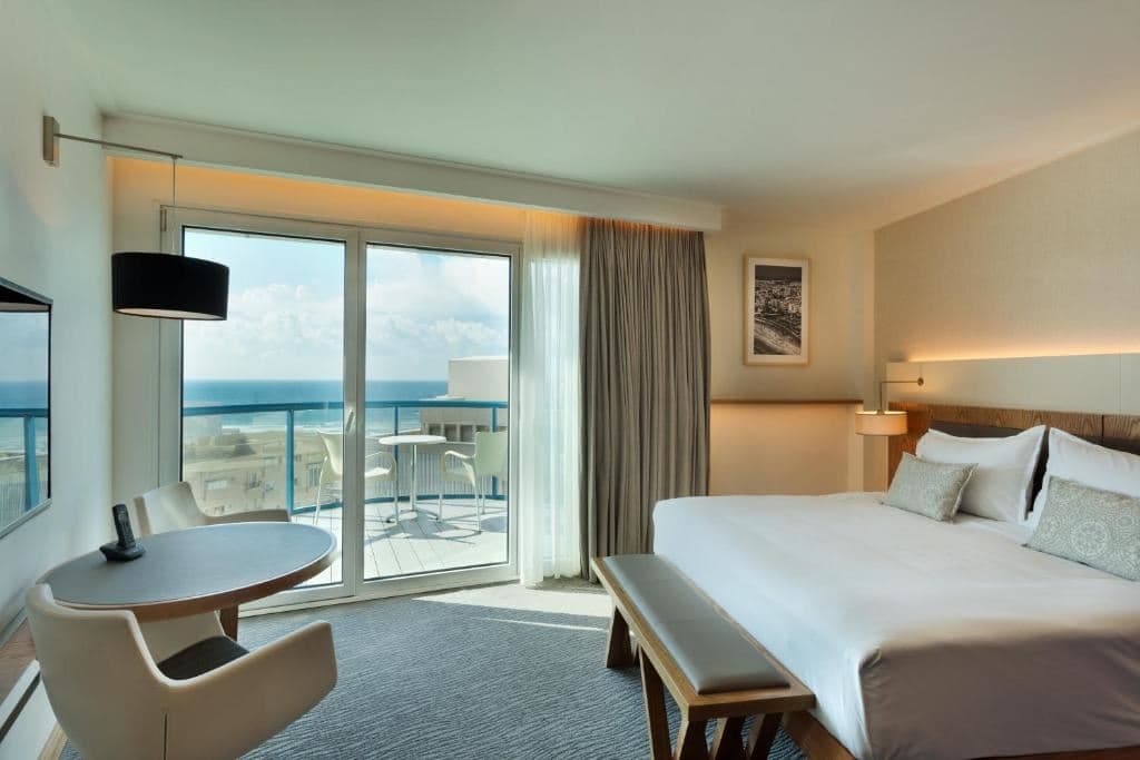 rooms-deluxe-room