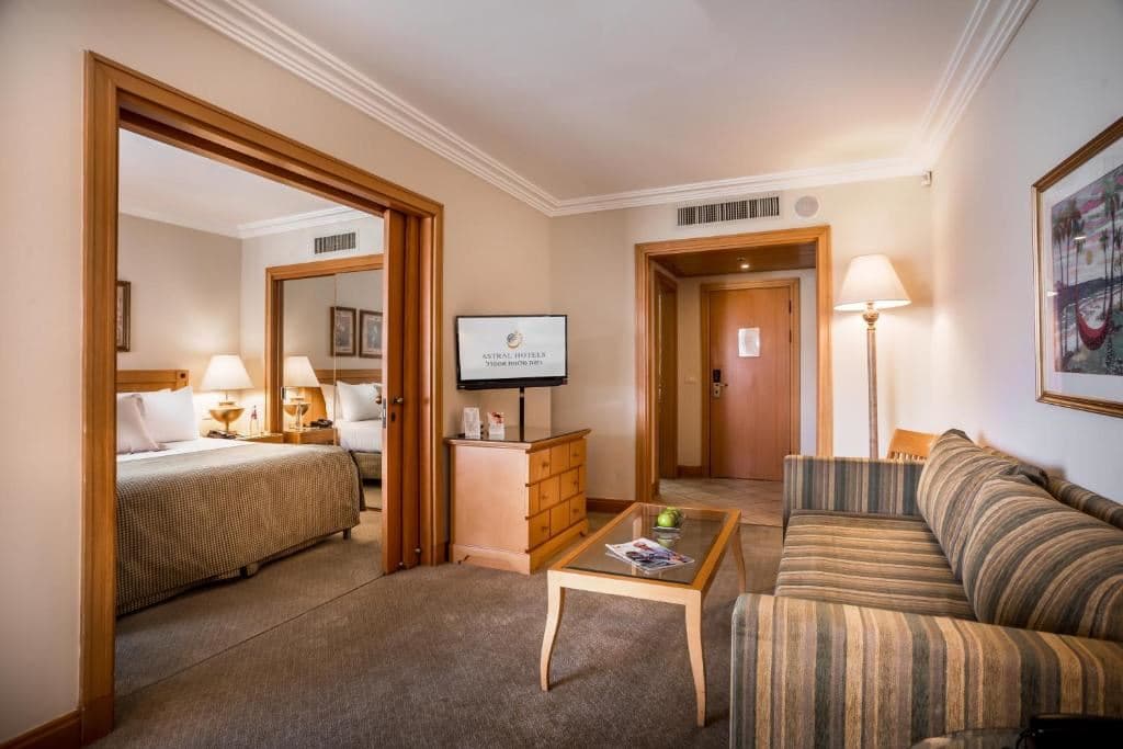 rooms-deluxe-suite