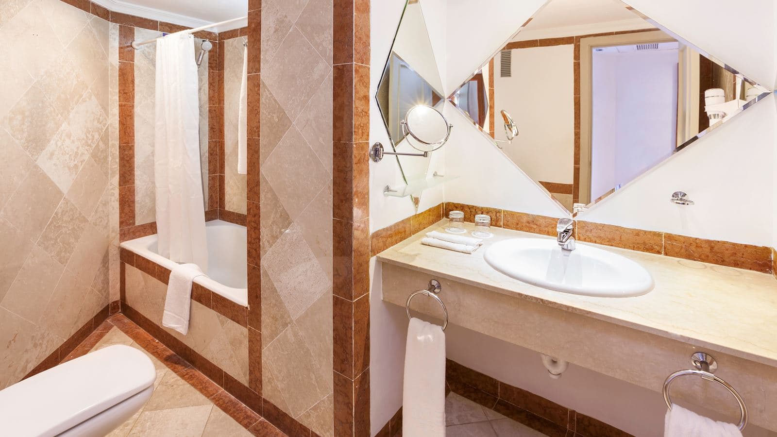 rooms-classic-room