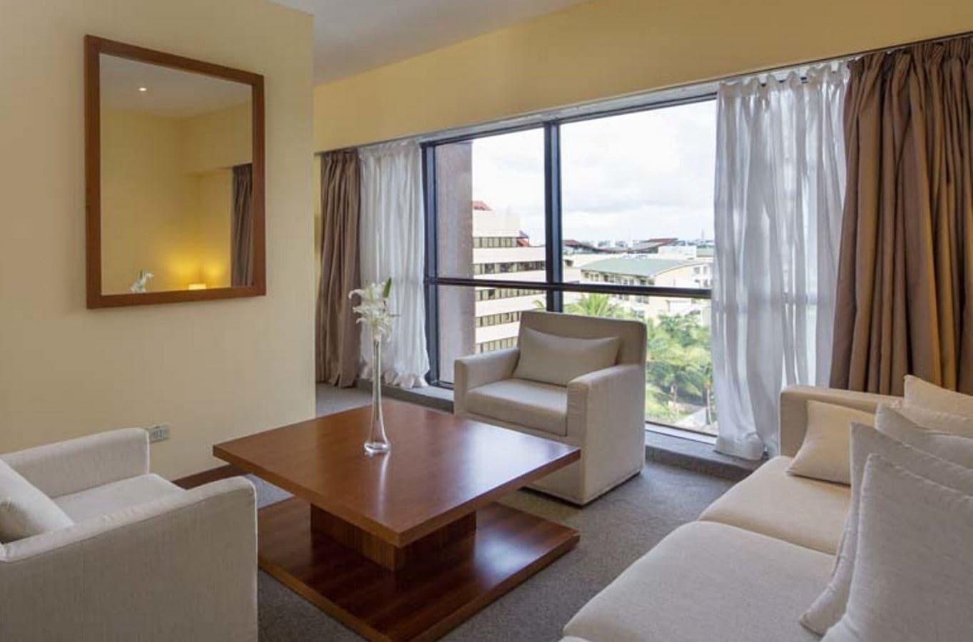 rooms-deluxe-room