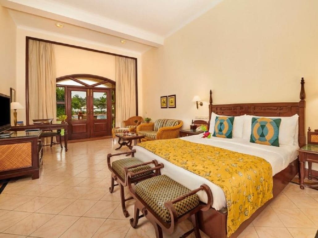 rooms-pool-view-suite