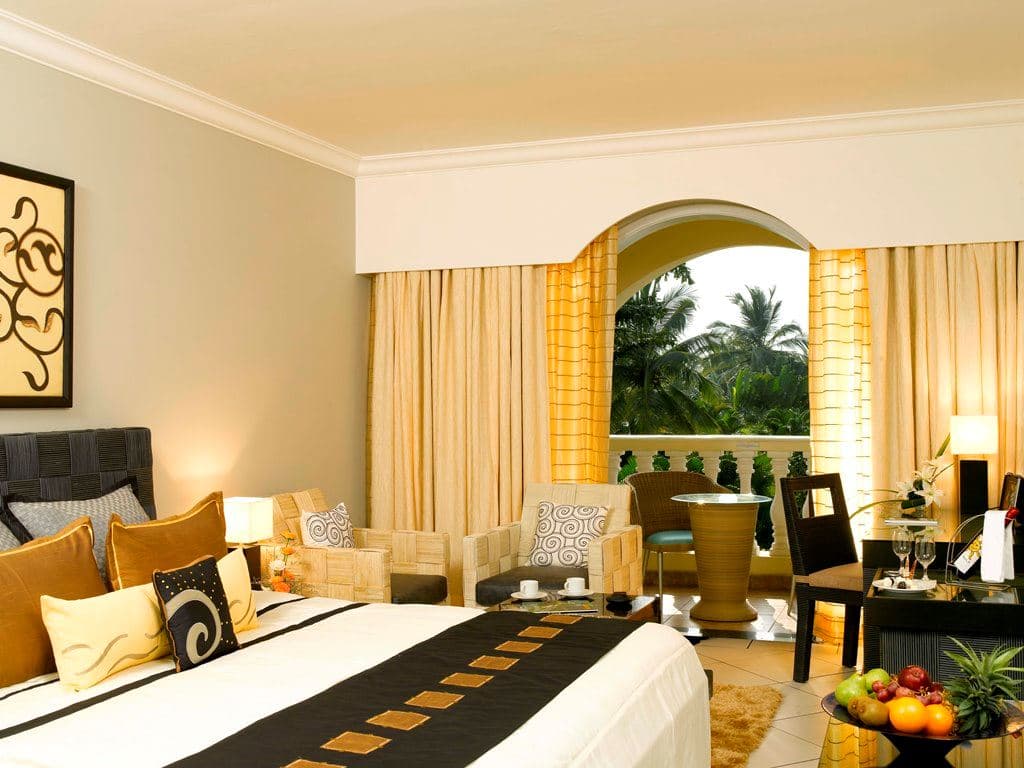 rooms-premium-pool-view-room