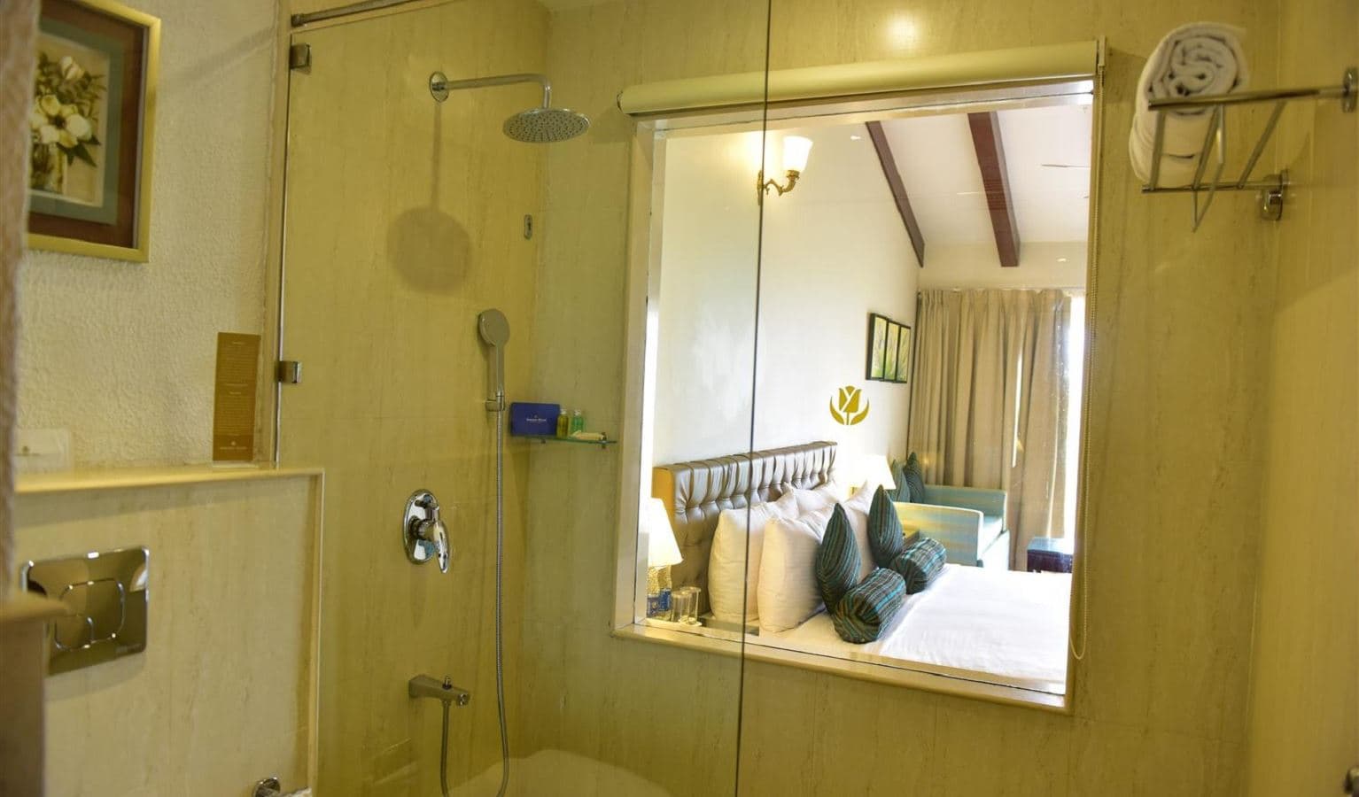 rooms-superior-room