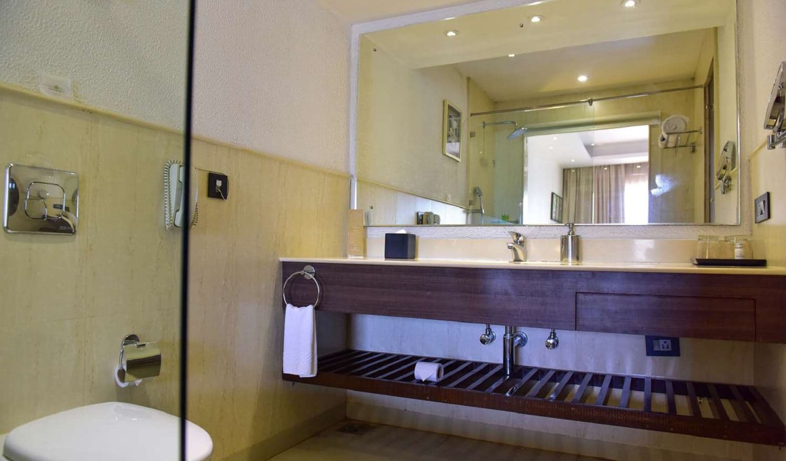 rooms-superior-room