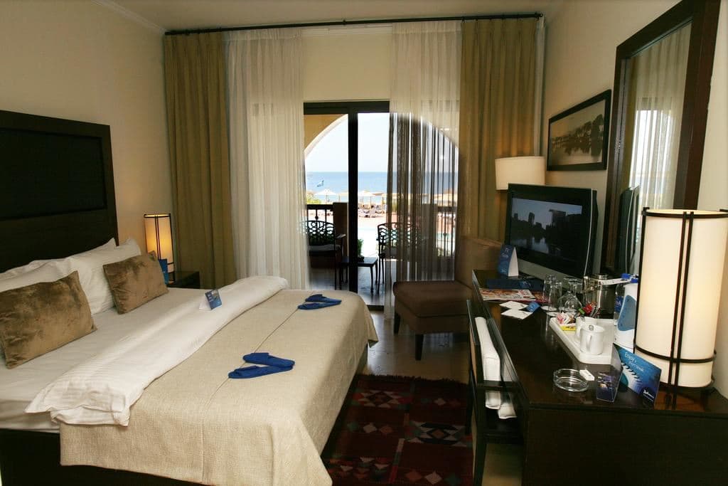 rooms-superior-room