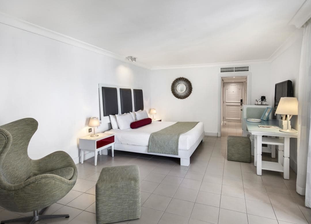 rooms-deluxe-seafacing--terrace--balcony