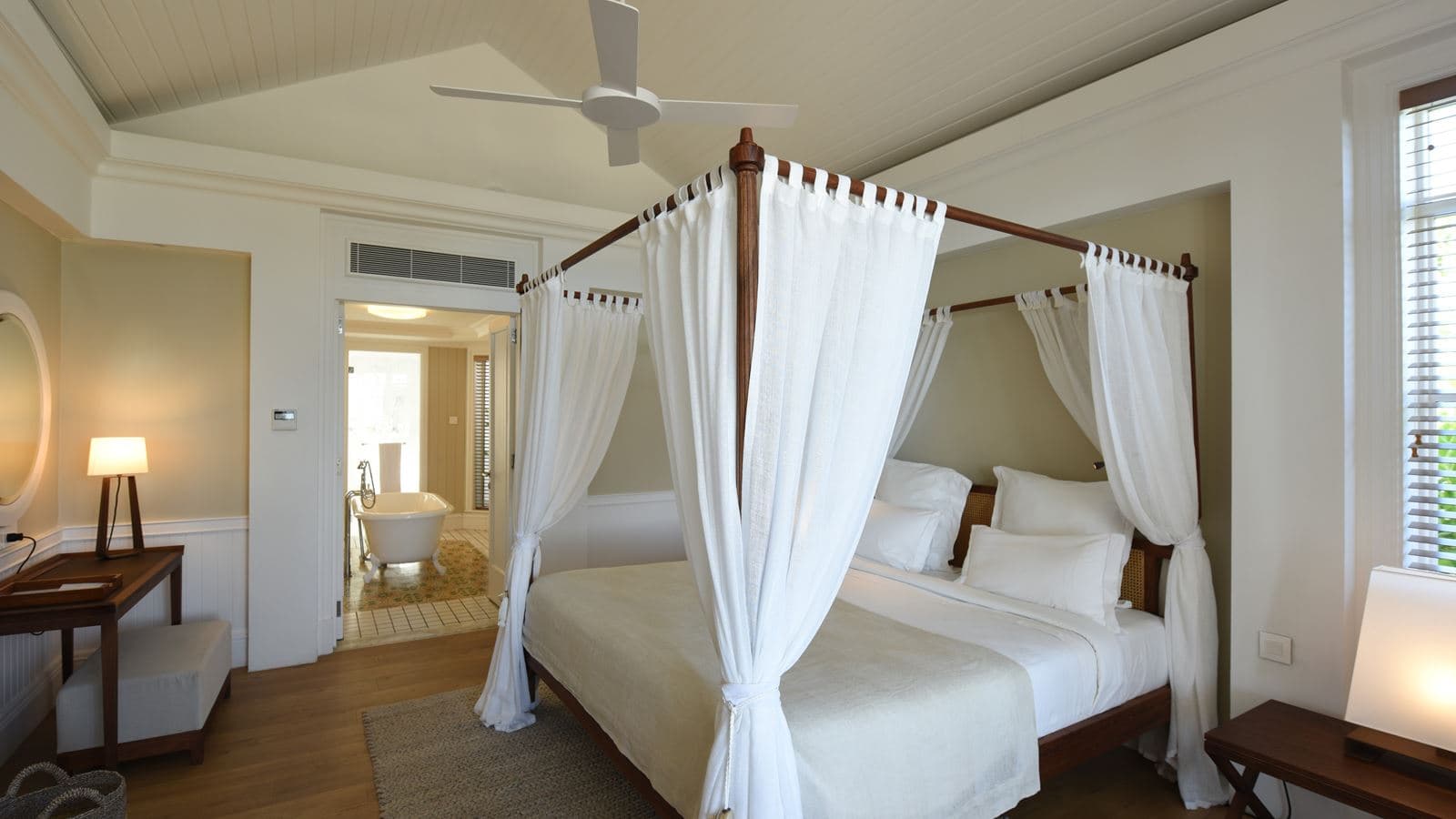 rooms-ocean-suite-beachfront