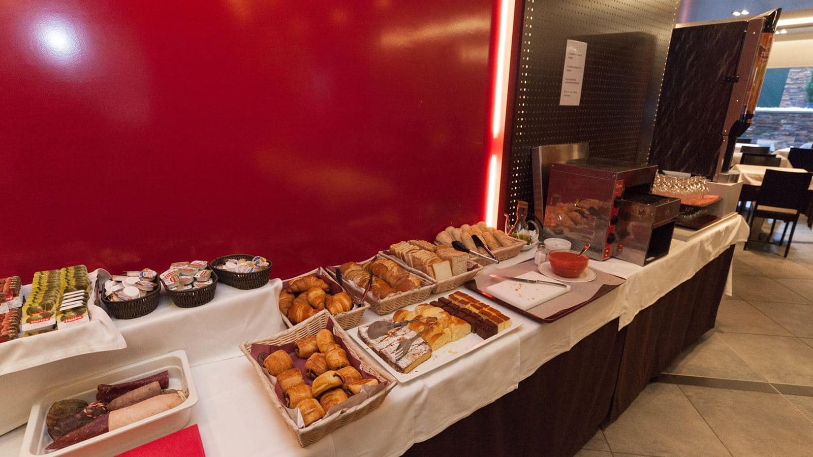 restaurants-restaurant