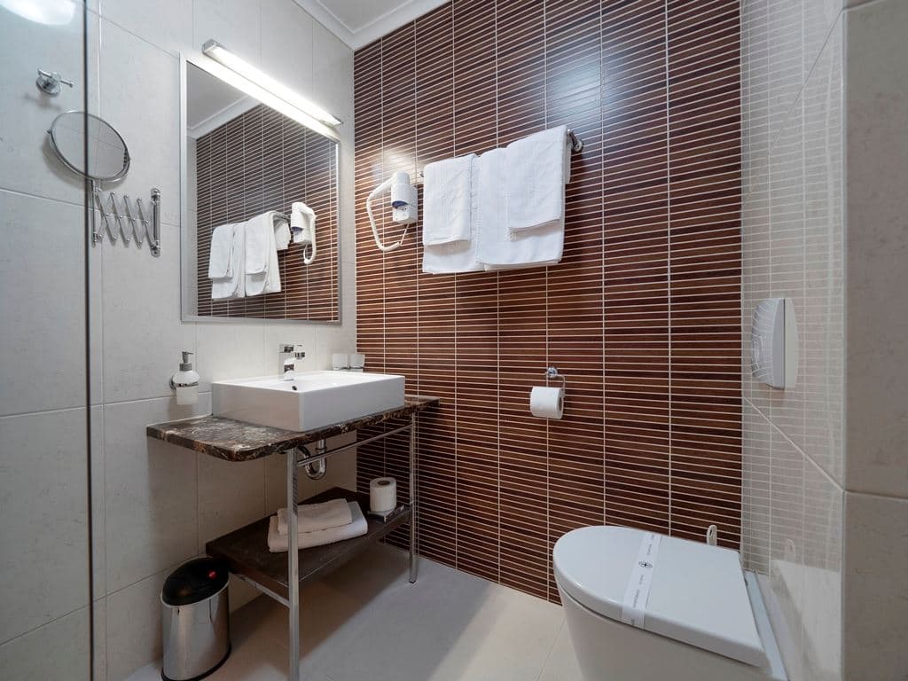rooms-triple-room-sea-view-main-building