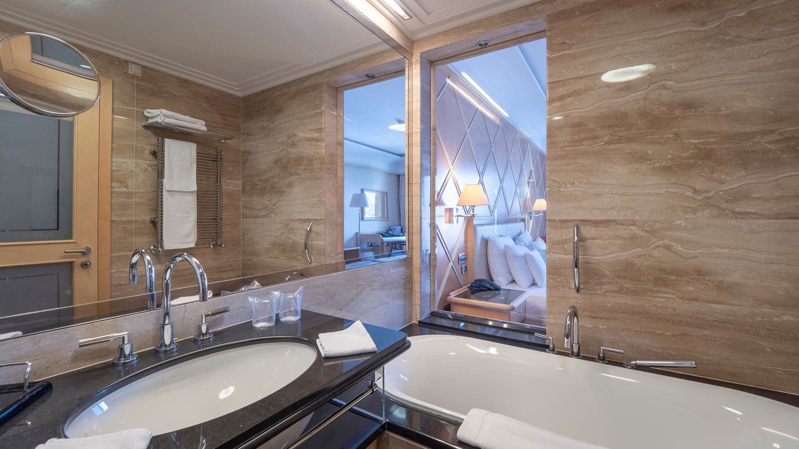 rooms-superior-room