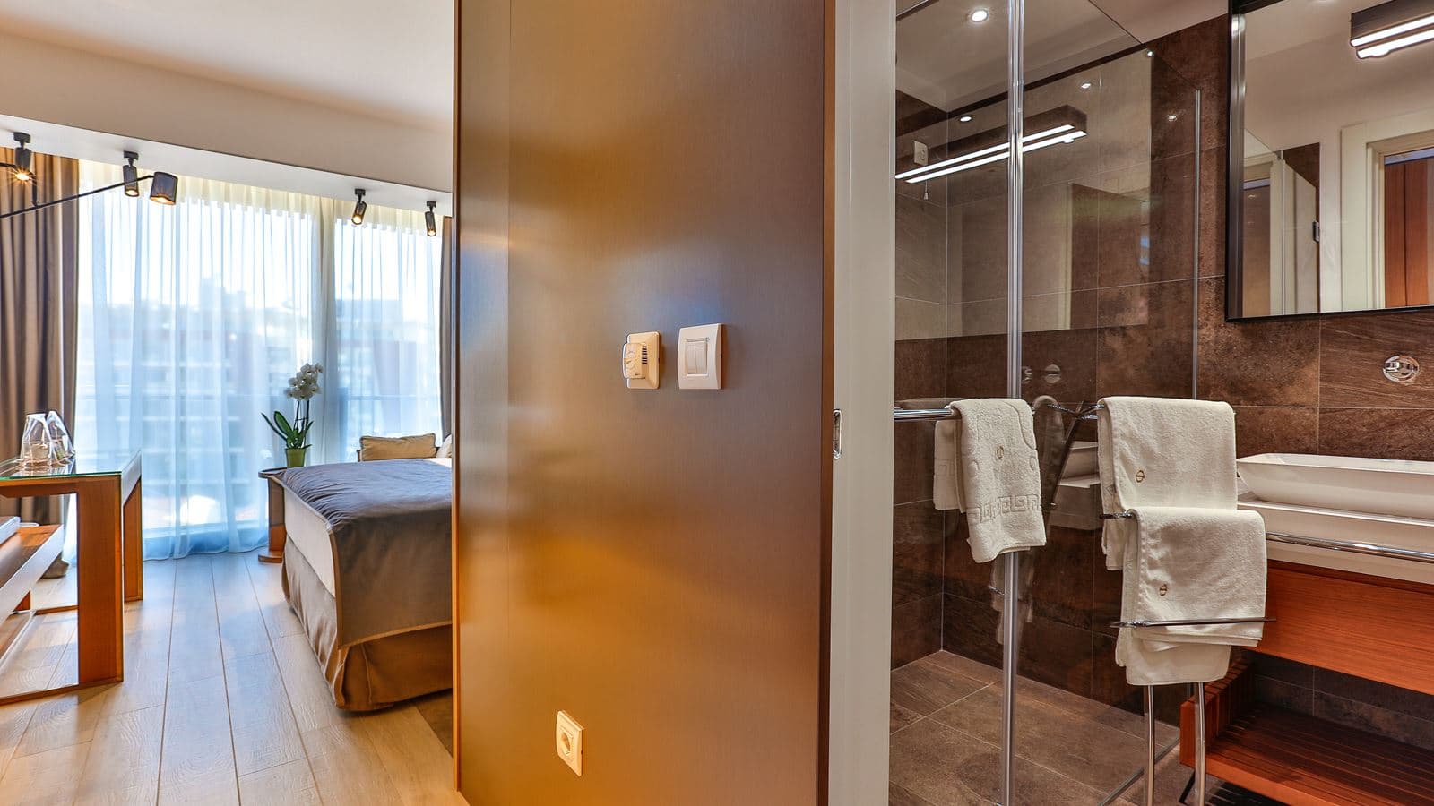 rooms-superior-room