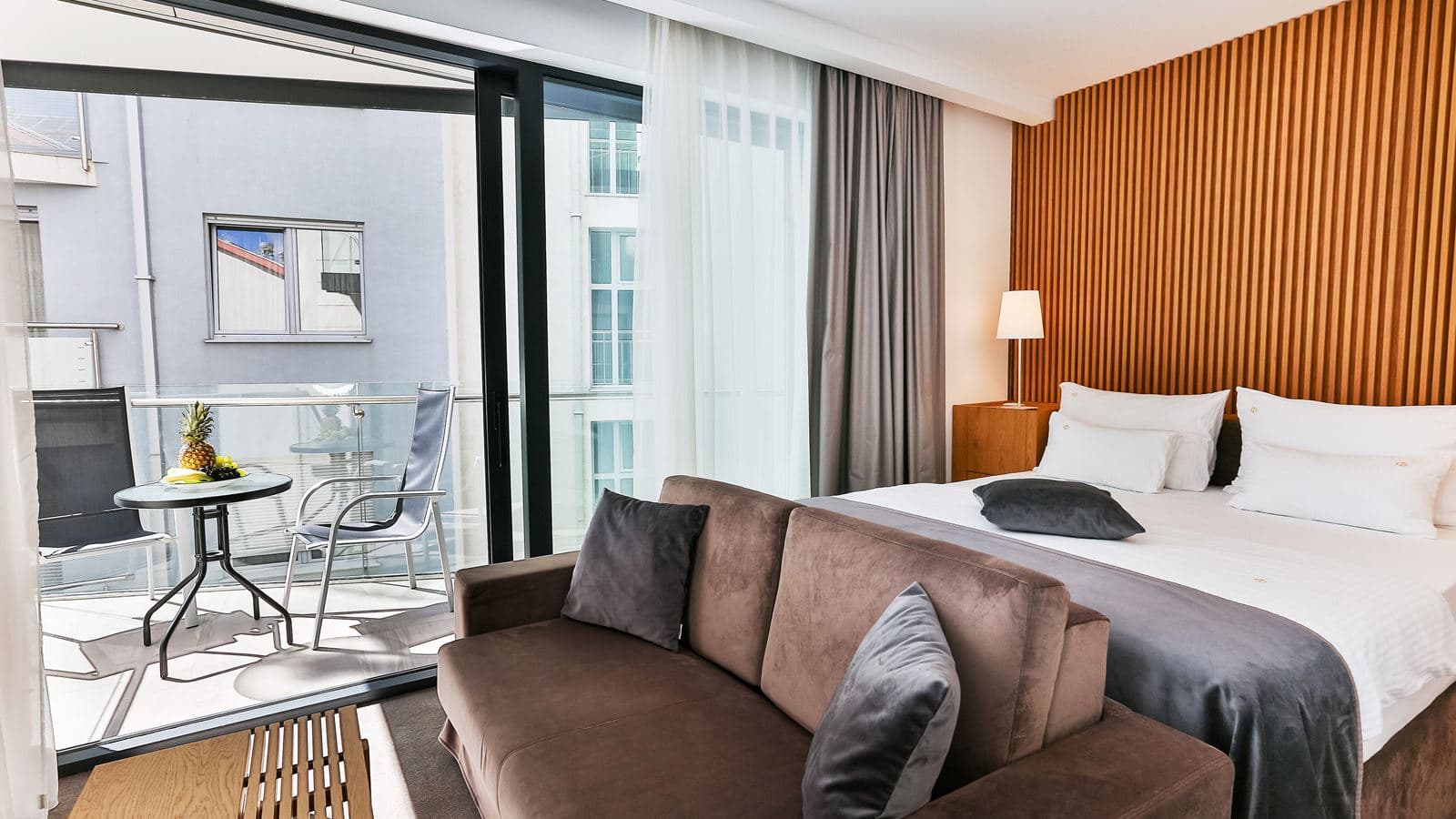 rooms-superior-room