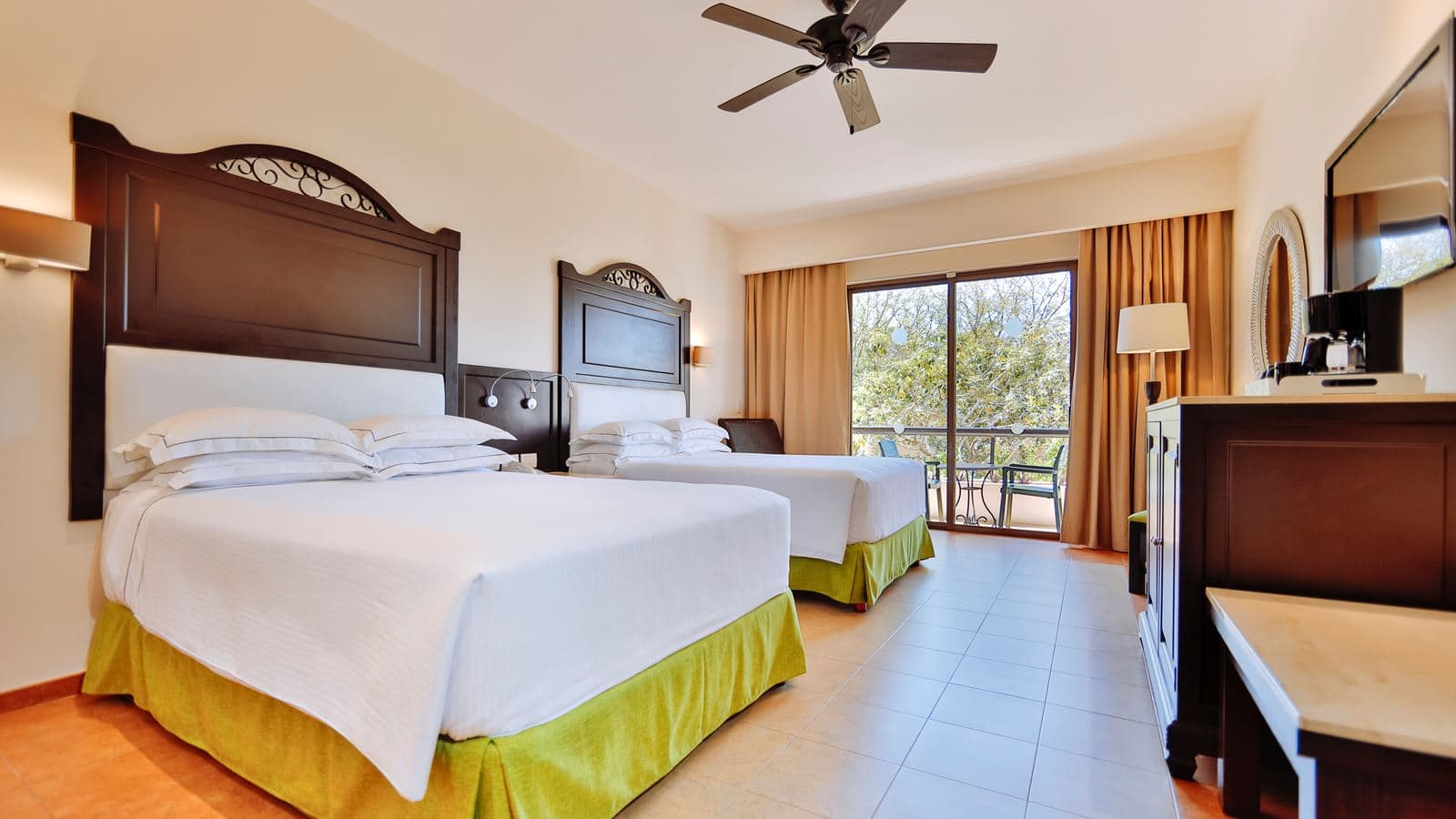 rooms-deluxe-room