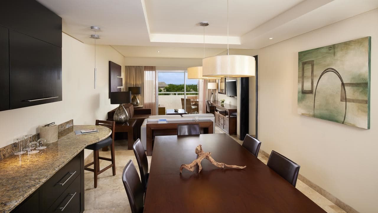 rooms-master-suite-nature-view