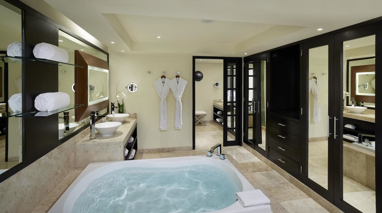 rooms-master-suite-nature-view