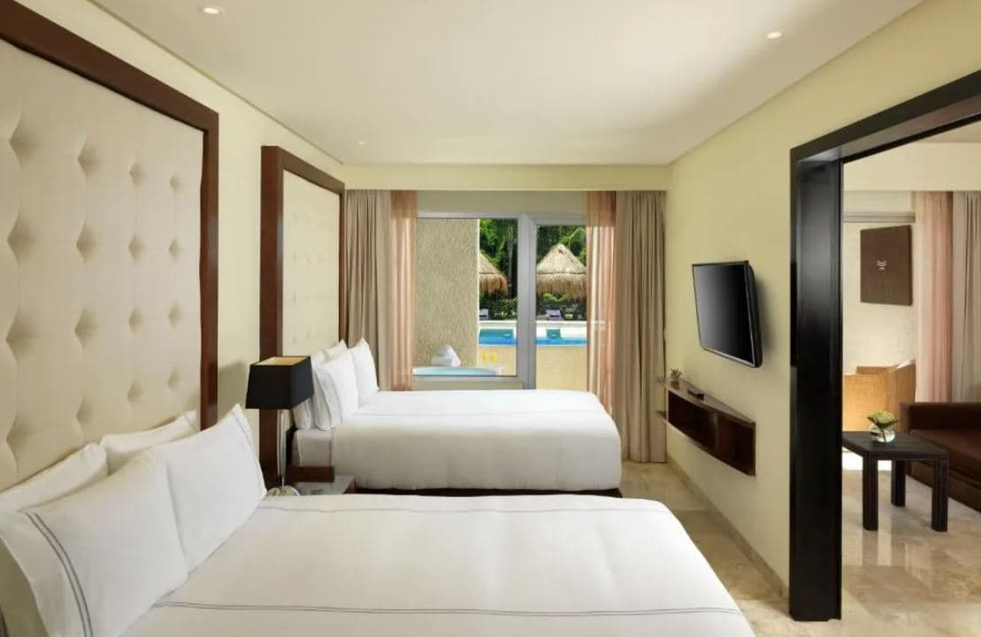 rooms-two-bedrooms-master-suite