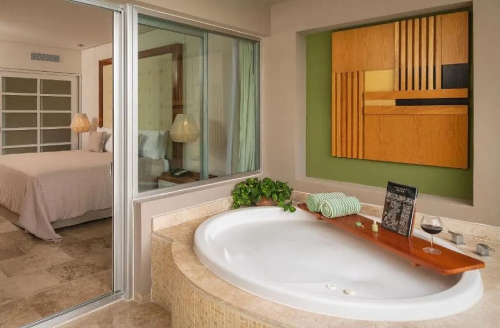 rooms-the-reserve-master-suite-swim-up