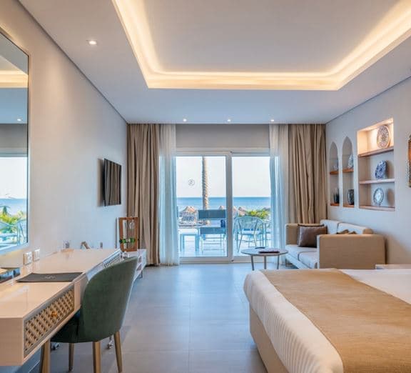 Junior Swim-Up Suite Garden / Pool / Partial Sea / Sea View / Sea Front Номера