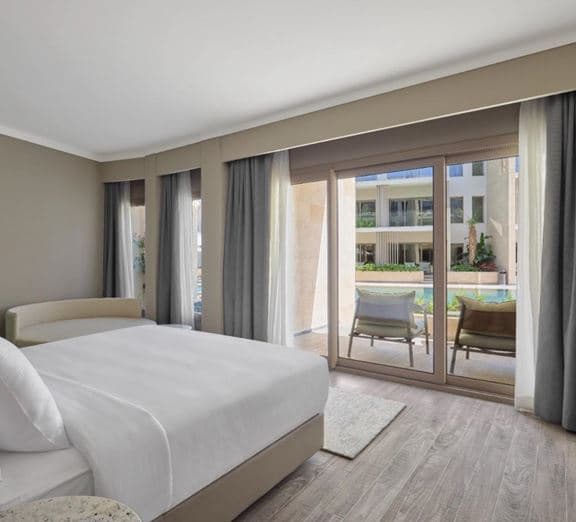 Superior Room with Pool View Номера