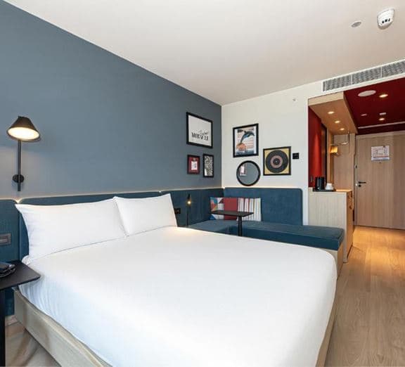 STANDARD QUEEN ROOM Номера