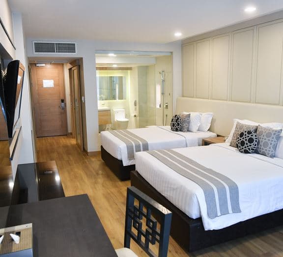 Deluxe Pool Access New Номера
