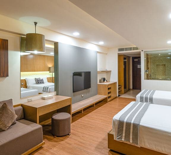 Sunset Deluxe Pool View Номера