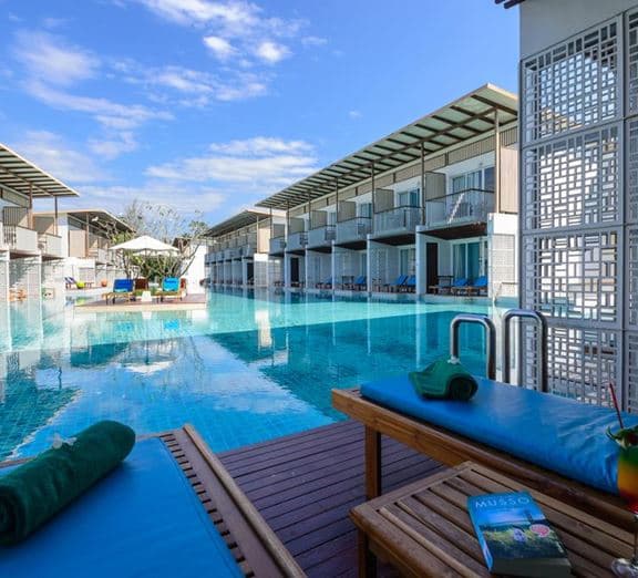 Deluxe Pool Access Номера