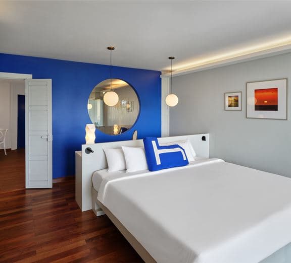 One Bedroom Superior Suite Sea View Номера