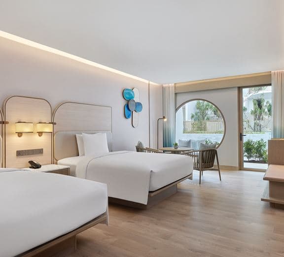 Deluxe Pool Access Номера