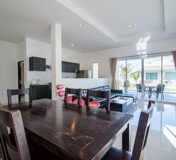 Royal Villa 3 Bedroom 2 Bathroom Номера