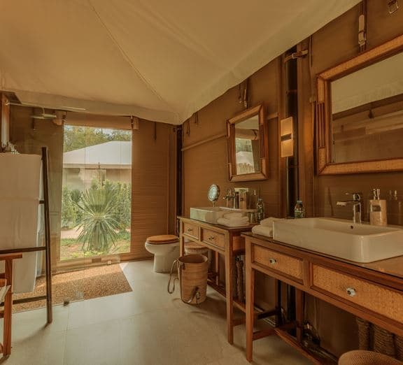 Lagoon Pool Tent Номера