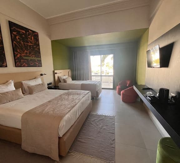 DELUXE ROOM GARDEN OR POOL VIEW Номера