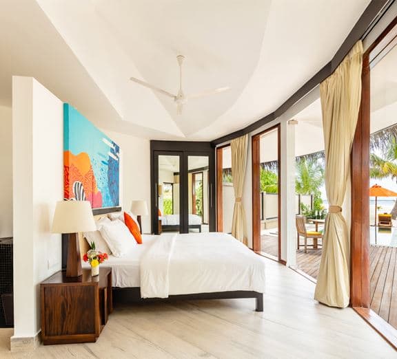 Beachfront Infinity Pool Villa Номера
