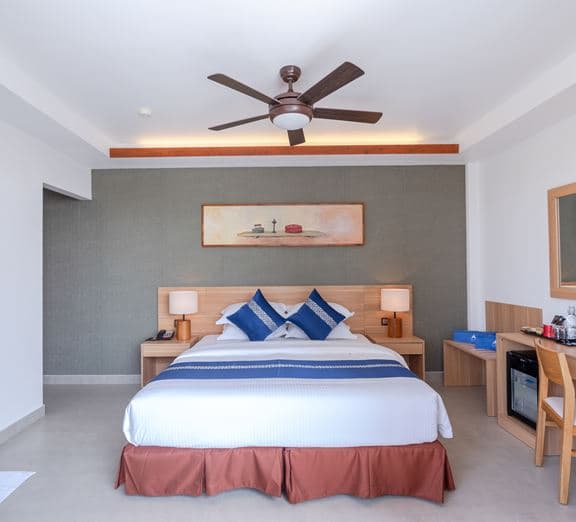Deluxe Room Island View with Balcony Номера
