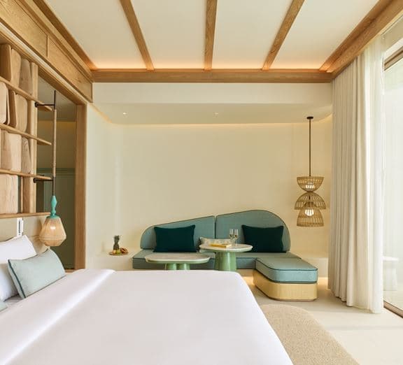 One-Bedroom Overwater Villa with Jacuzzi Номера