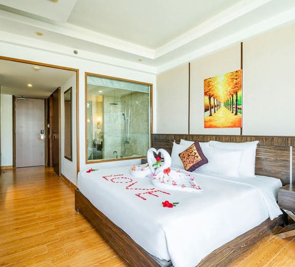 DELUXE WITH BALCONY (CHILD WITHOUT EXTRA BED) Номера