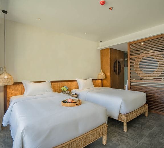 SIGNATURE ESSENTIAL PARTIAL SEA VIEW WITH BALCONY (NO EXTRA BED) Номера