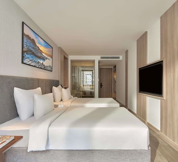 SENIOR DELUXE CITY VIEW WITH BALCONY Номера