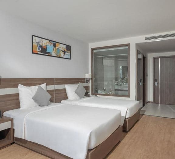 DELUXE CITY VIEW WITH BALCONY Номера